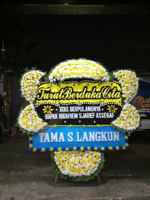 Papan Bunga Duka di Bereng Bengkel