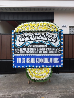Papan Bunga Duka di Bereng Bengkel